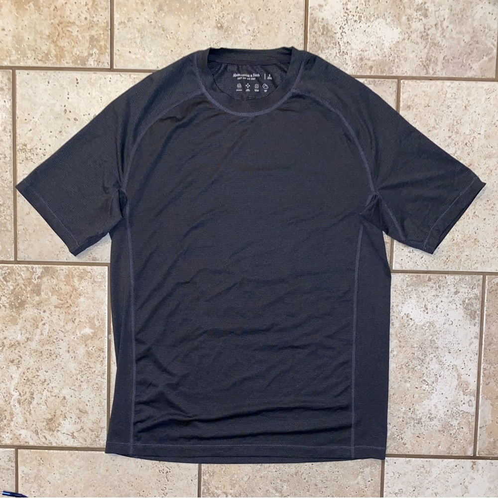 Men’s Abercrombie Airknit Raglan Tee, Size S,  Dark Gray, Great Condition